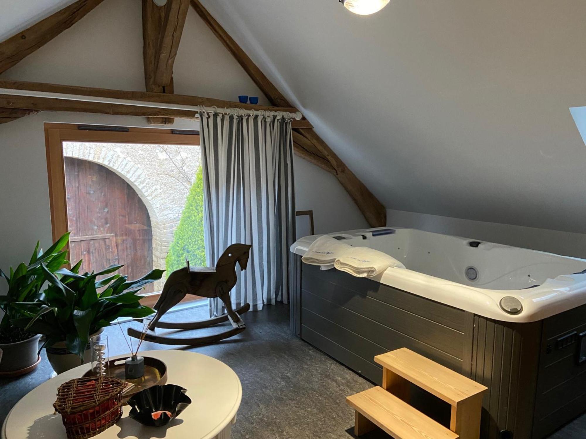 Hotel La Ferme Aux Glycines Aillevans Esterno foto